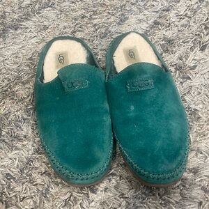 UGG women’s mule slippers sz 6